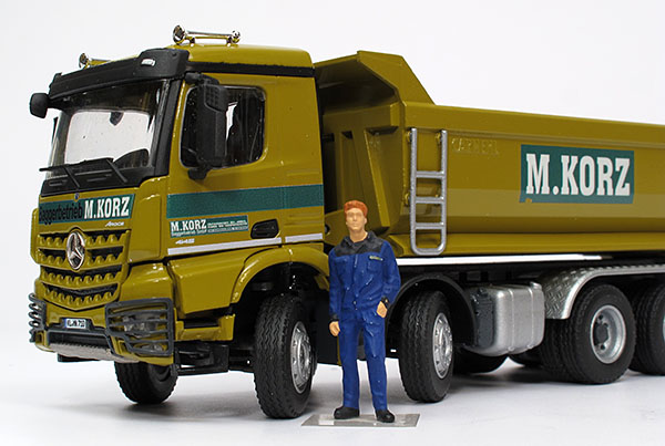 Picture Mercedes-Benz / Carnehl Arocs 4145 w/ halfpipe – “M. Korz”